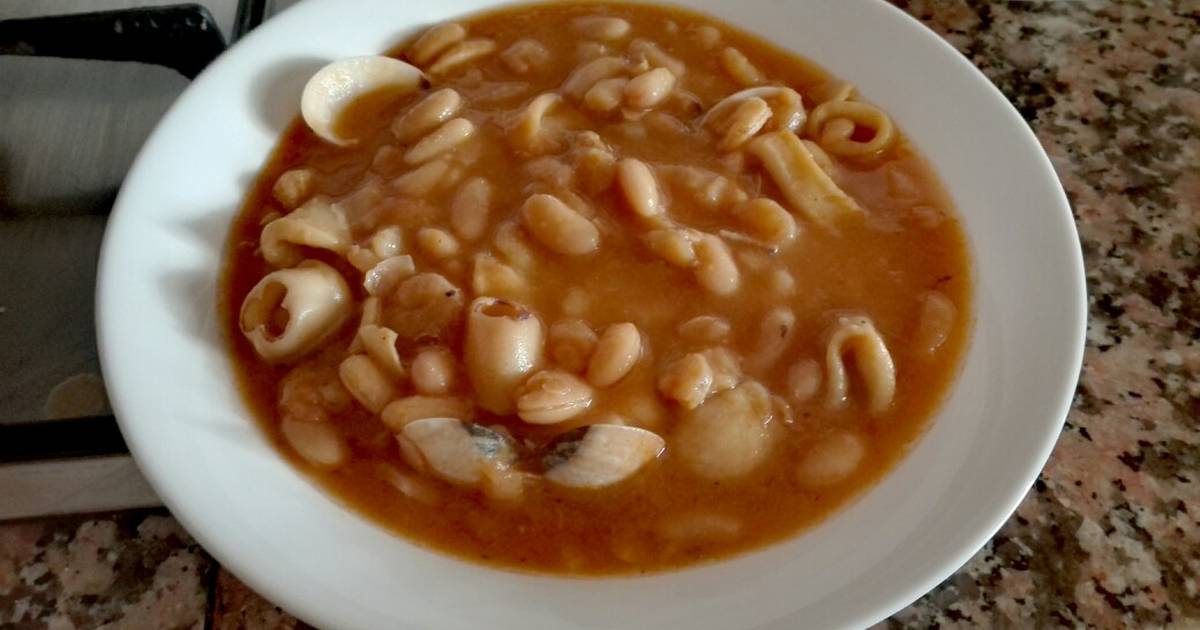 Receta de Pochas con almejas y calamares