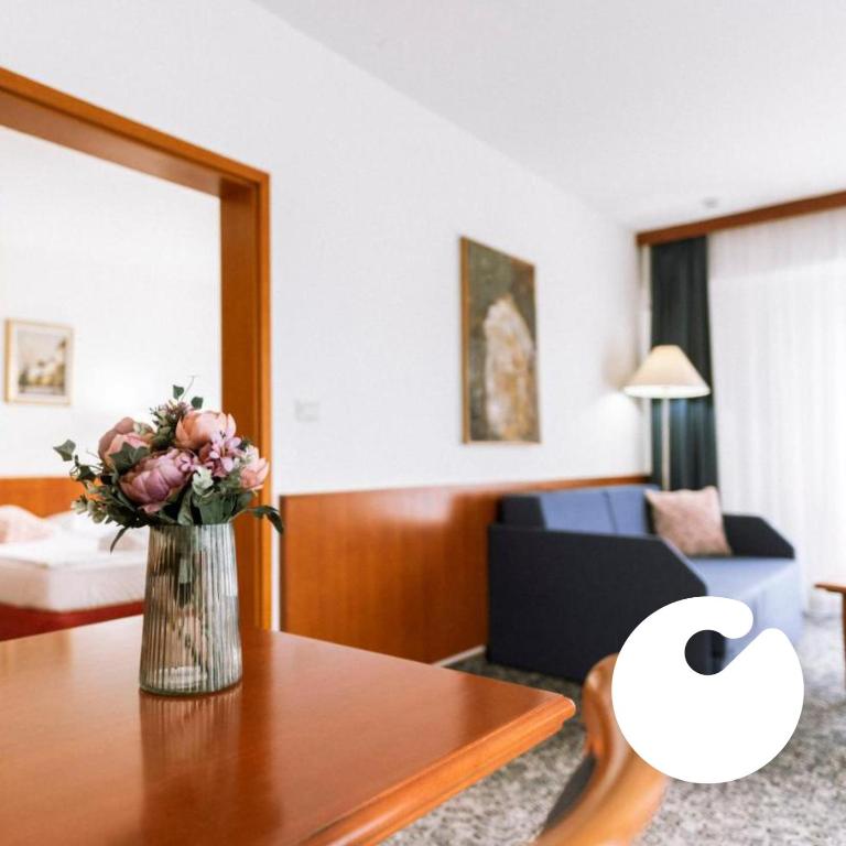 Family-Friendly Hotels with TV: Floral Inn