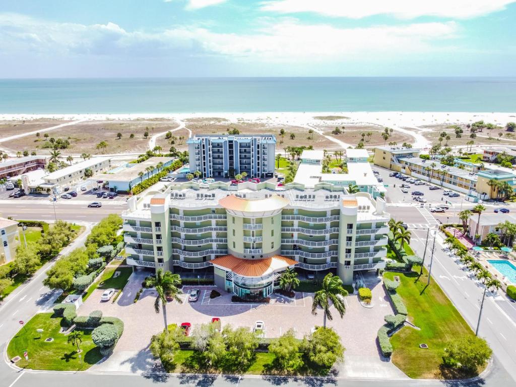 Spacious Beachfront Penthouse