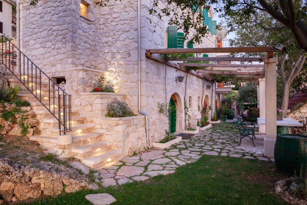 Villa with Private Jacuzzi and Sauna
