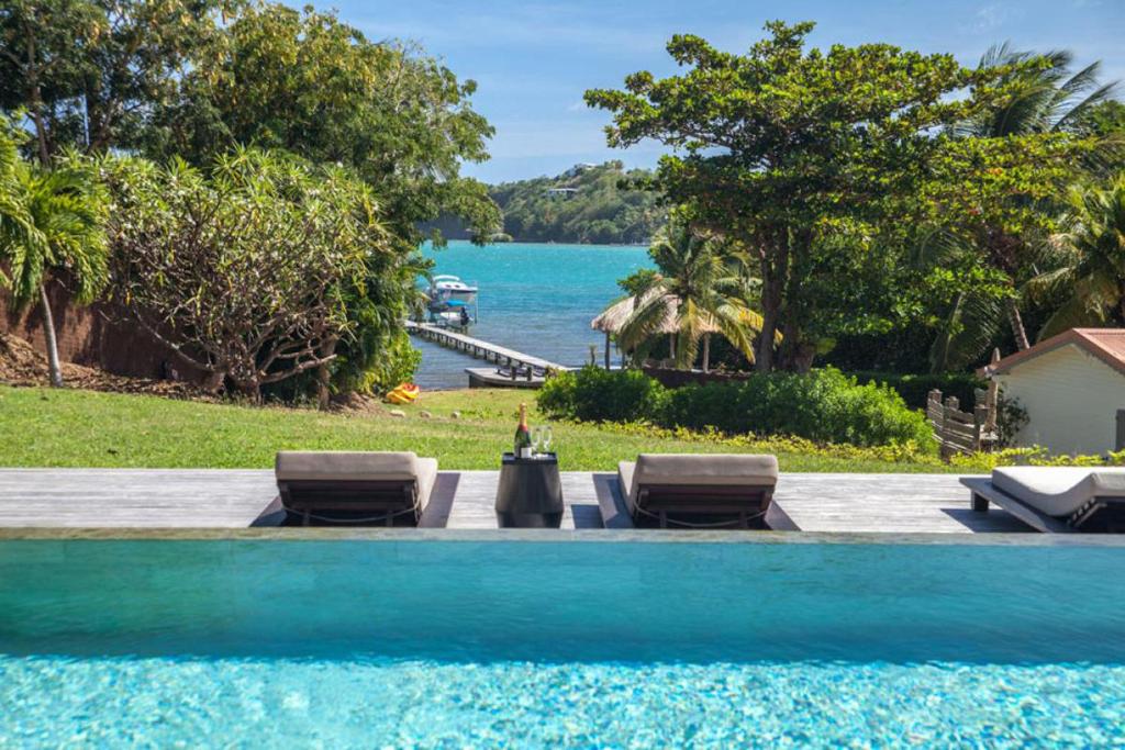 Luxurious Waterfront Villa with Pool
