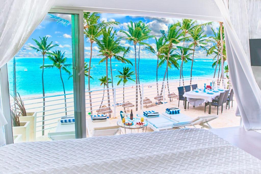 Beachfront Penthouse with Ocean Views