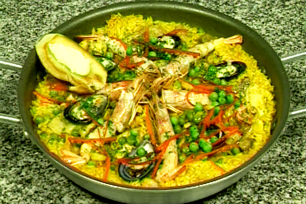 Paella Valenciana con alioli