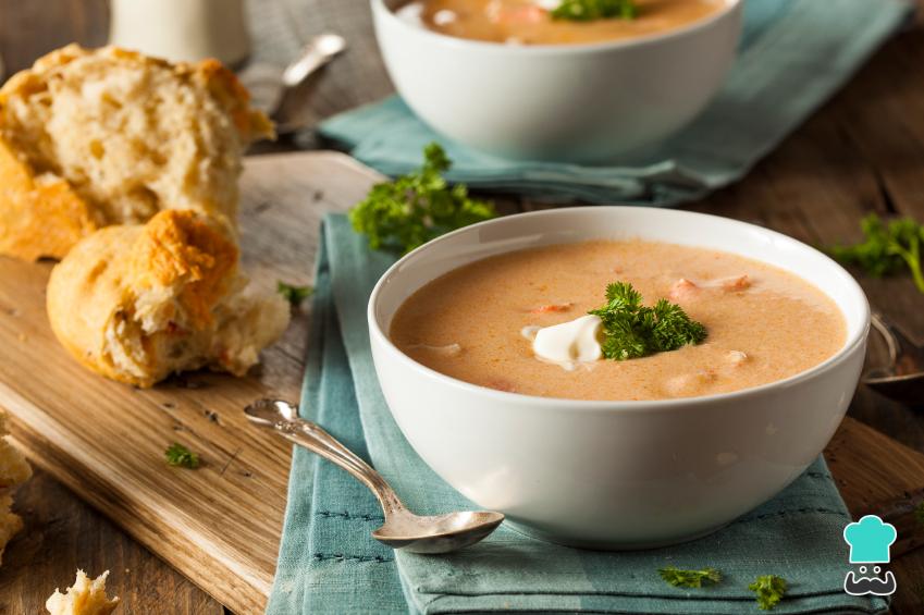 Sopa de mariscos con coco