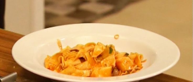 Pappardelle con salsa de berenjenas y tomates