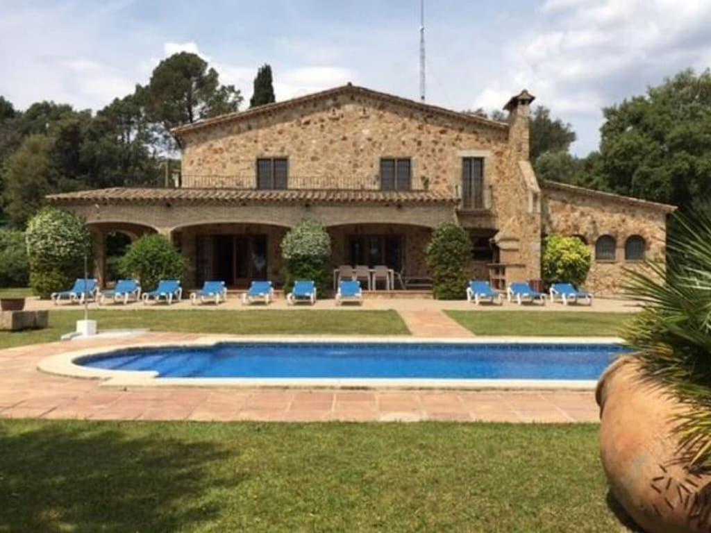 Spacious Villa with Outdoor Pool