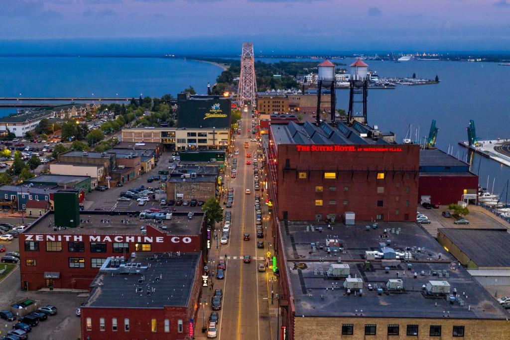 Lakefront Plaza Hotel