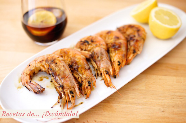 Gambas a la plancha con salsa de limón y perejil