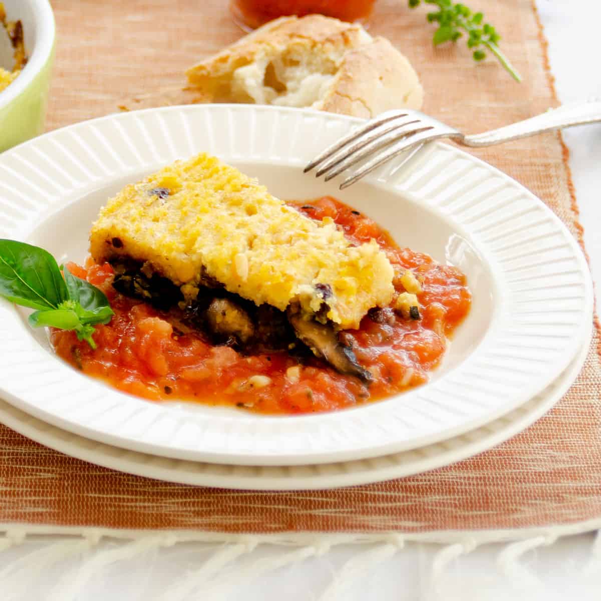 Polenta con salsa de setas y vino blanco