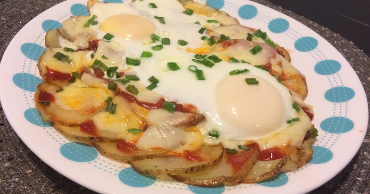 Pizza de patatas y bacon con masa de harina de avena
