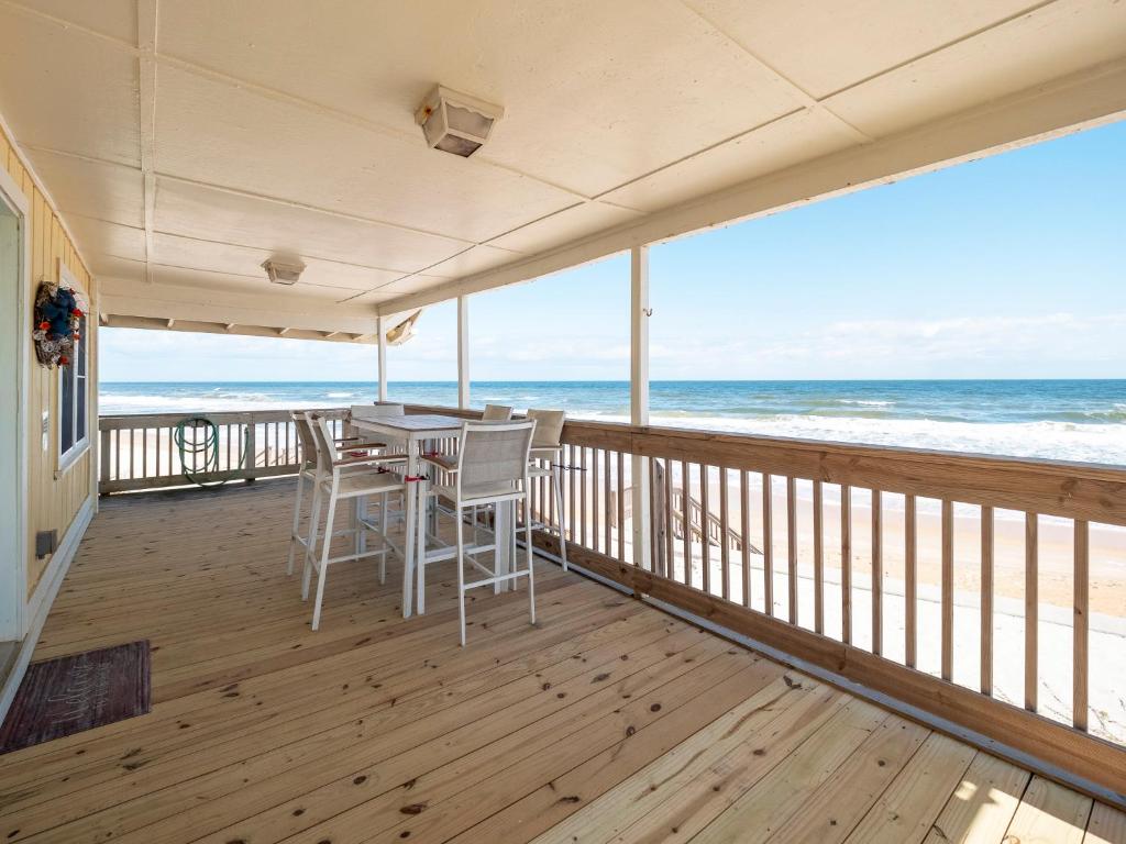 Cozy Cottage with Beach Access