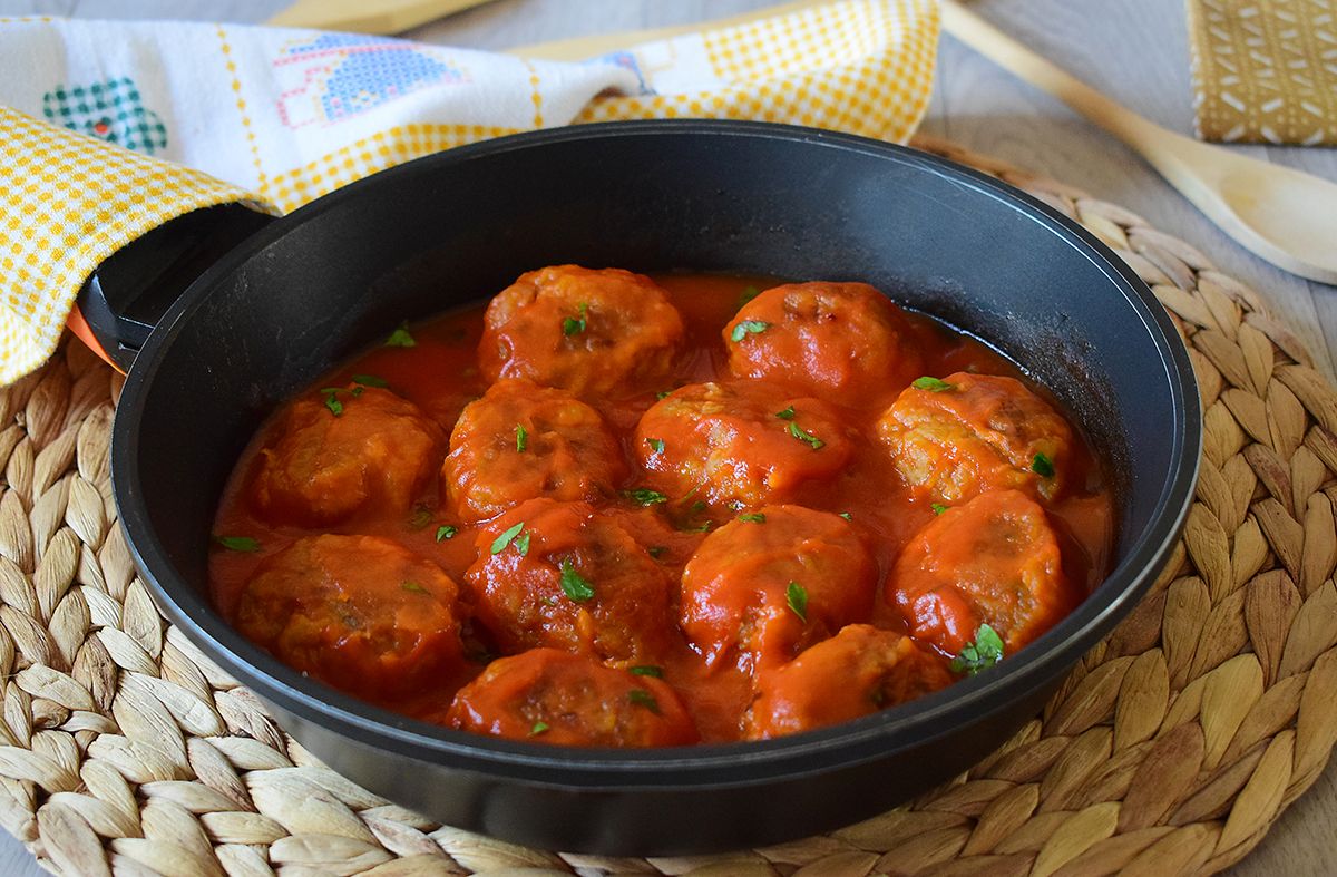 Albóndigas de berenjena con salsa de tomate