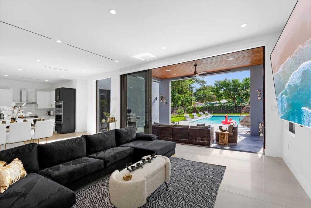 Modern Villa with Resort Amenities