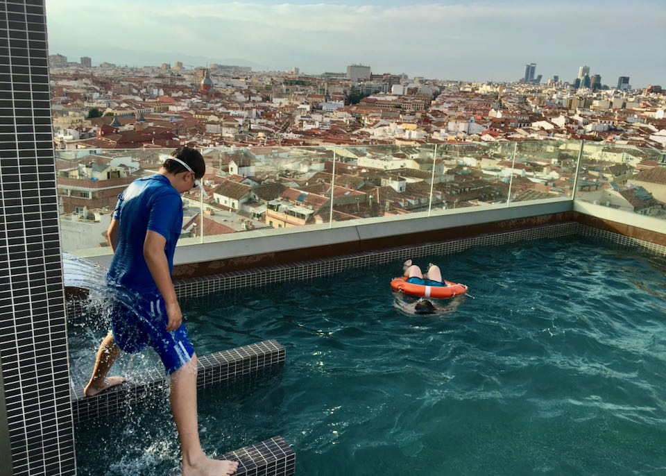 Family-Friendly Apartment near Retiro Subway Station