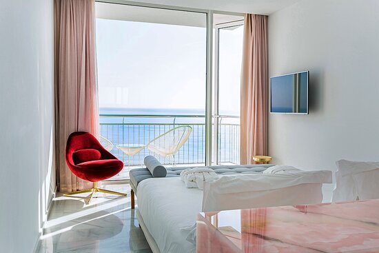 Aro Beachfront Hotel