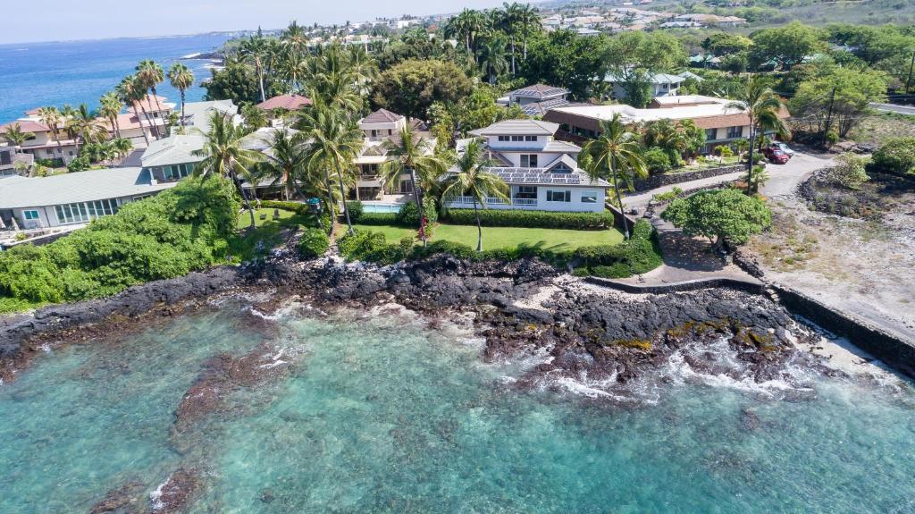 Spacious Oceanfront Villa