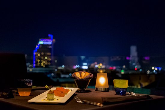The 9th Floor Restaurant & Bar