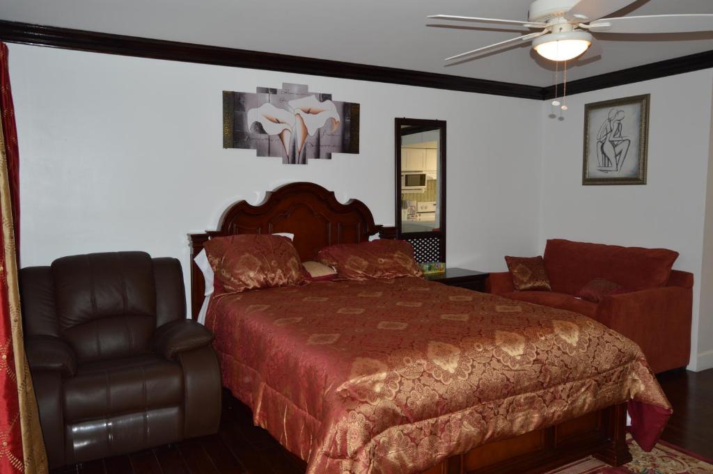 Lakeview Studio Apartment