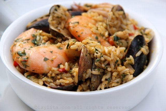 Arroz con Almejas y Calamares al Estilo Marinero