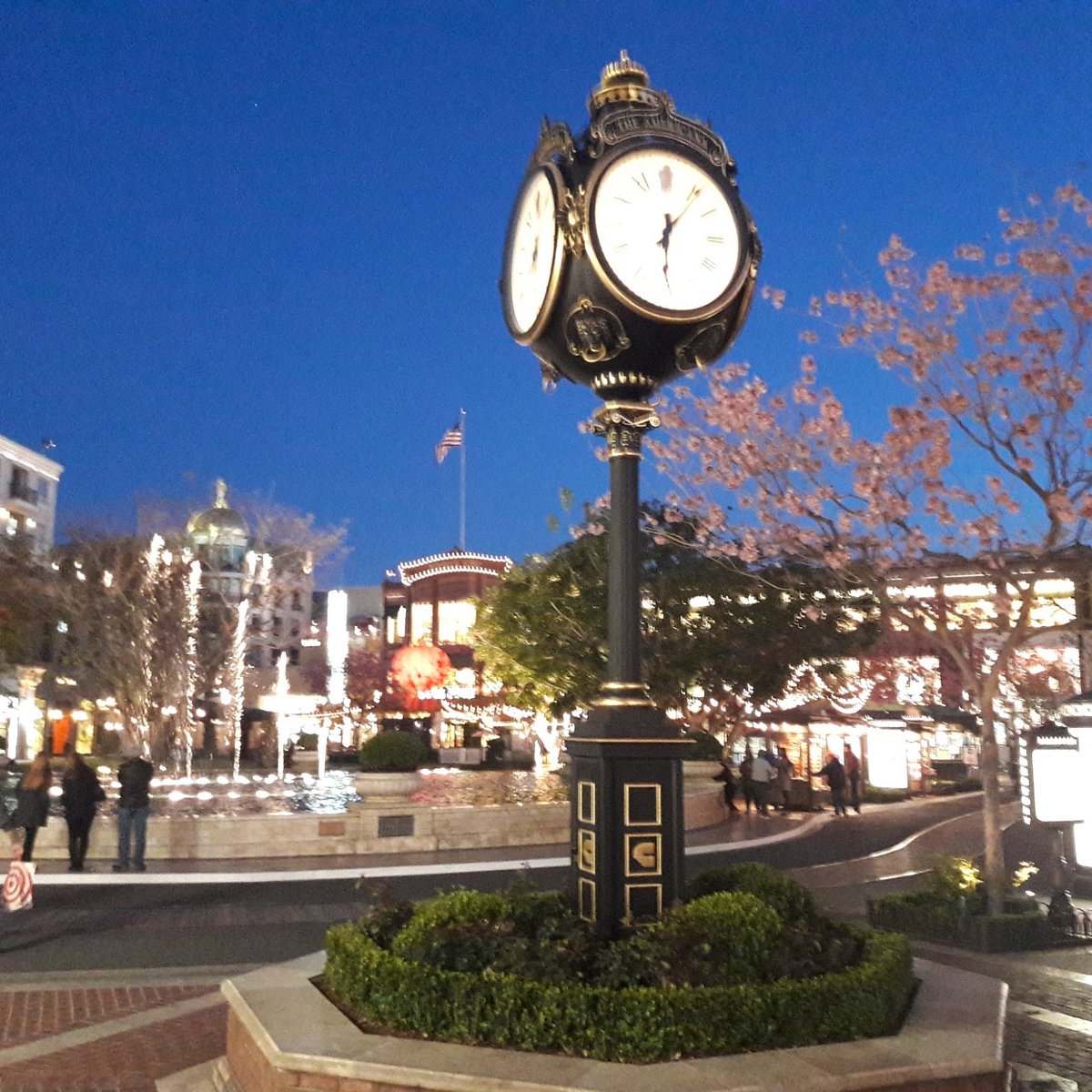 Shop and Dine at the Americana at Brand