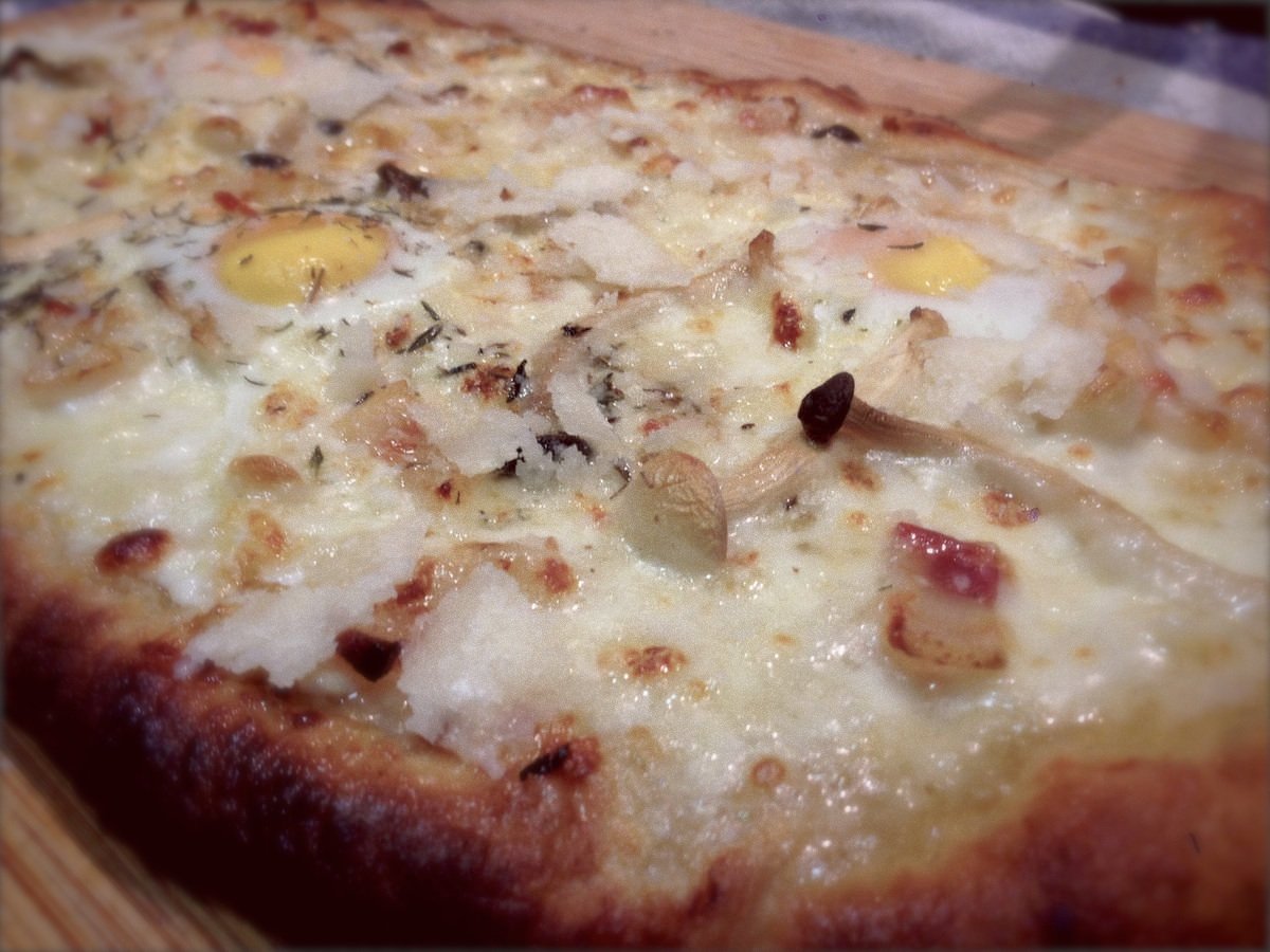 Pizza de setas y panceta
