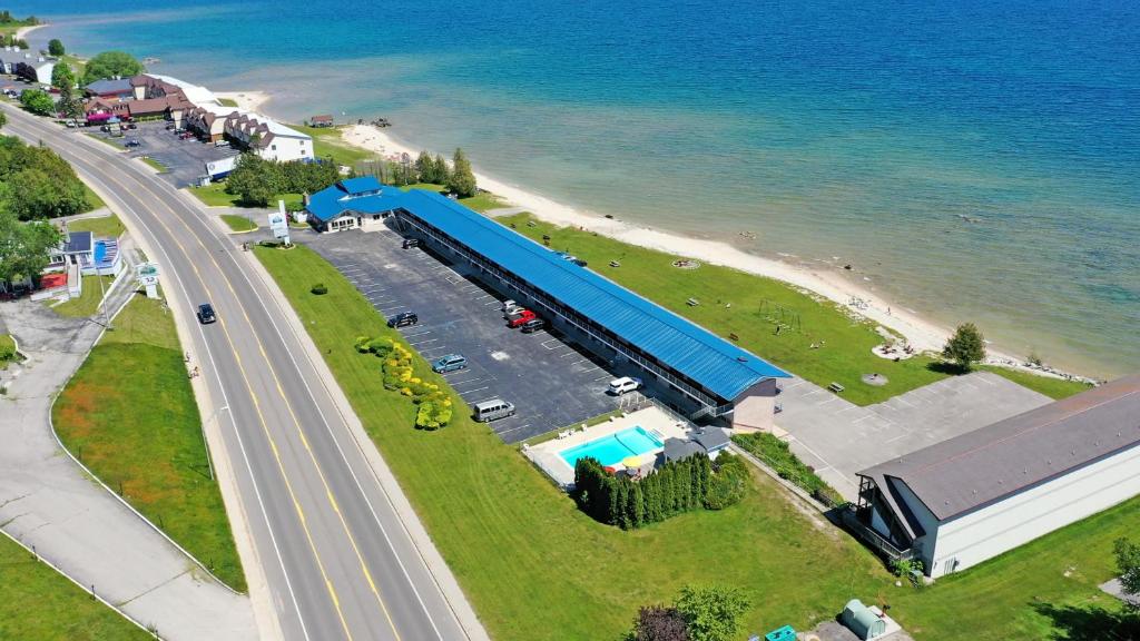 Lakefront Inn & Suites