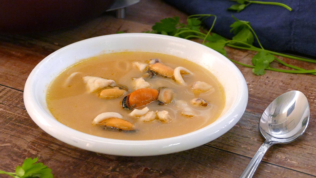 Sopa de pescado con mejillones