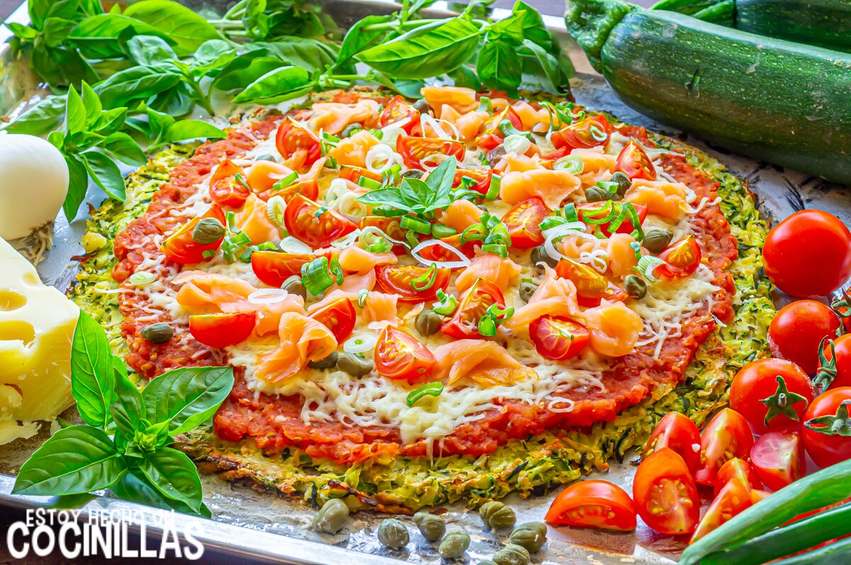 Pizza de calabacín y salmón ahumado con pesto