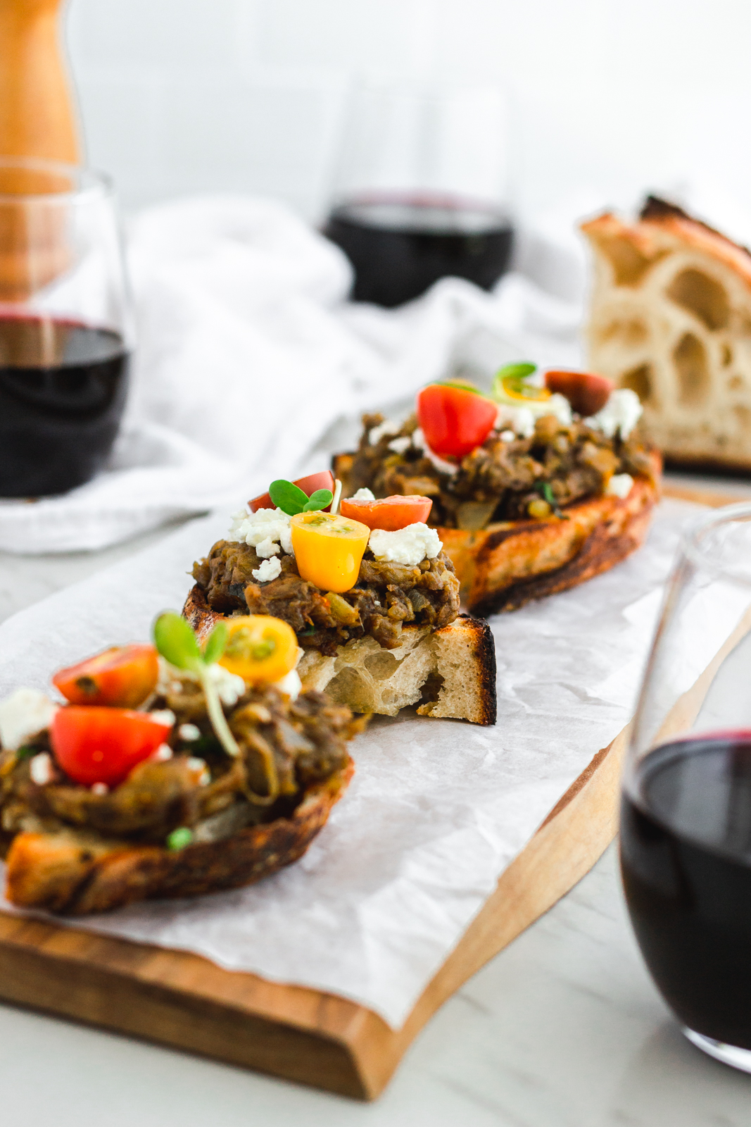 Bruschetta de berenjena y queso feta