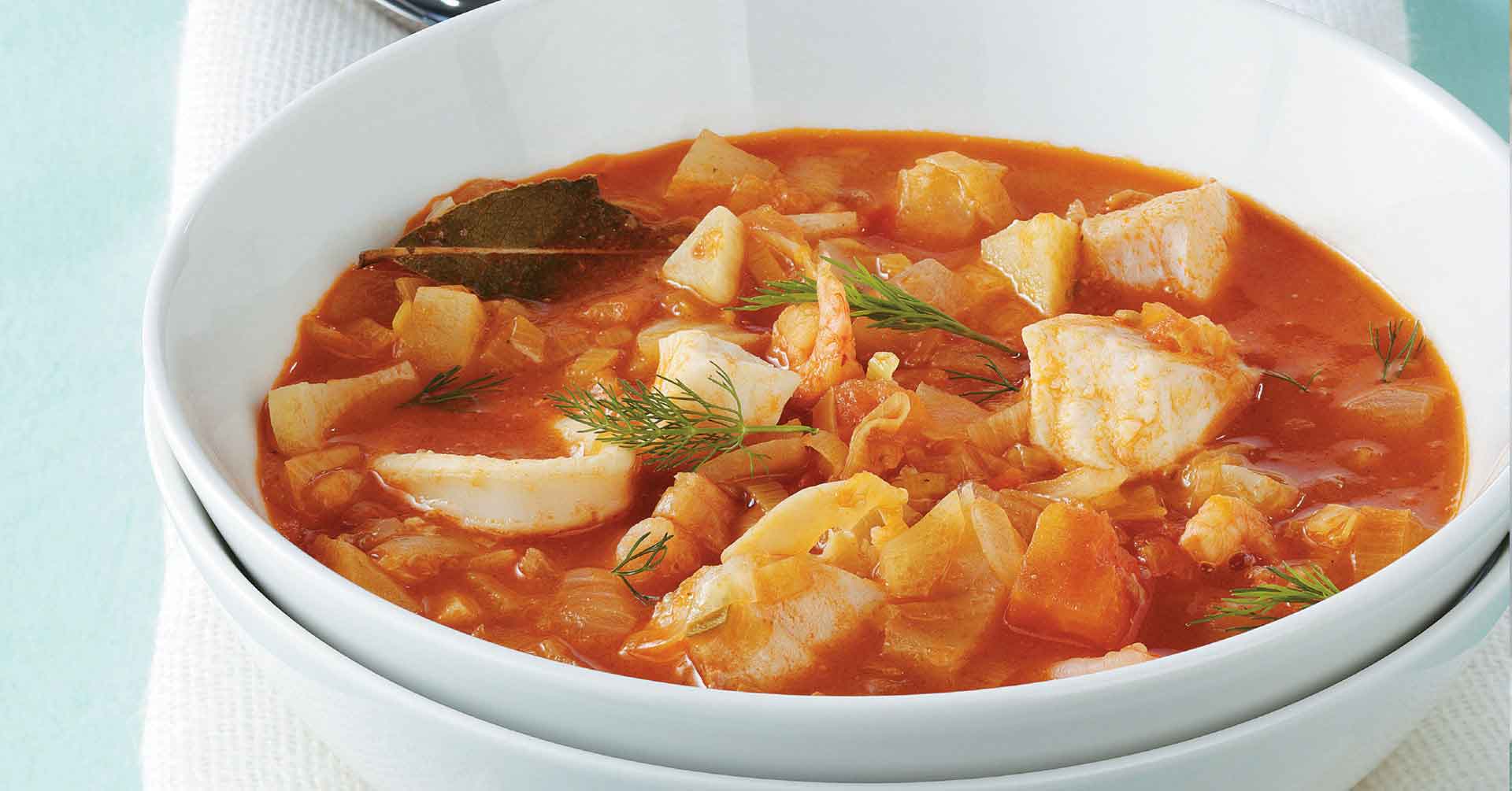 Sopa de mariscos con tomate