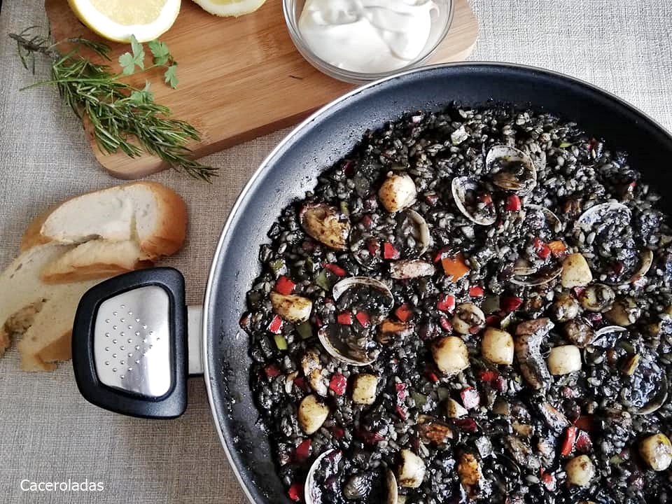 Arroz Negro con Pescado