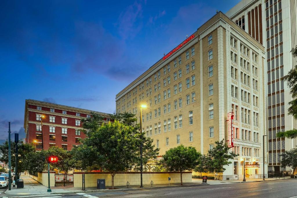 TV-equipped Hotels for Families: Floral Inn