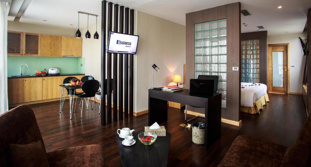 4. Parkside Inn