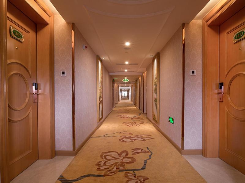 Vienna International Hotel Shenzhen Airport Fuyong Branch