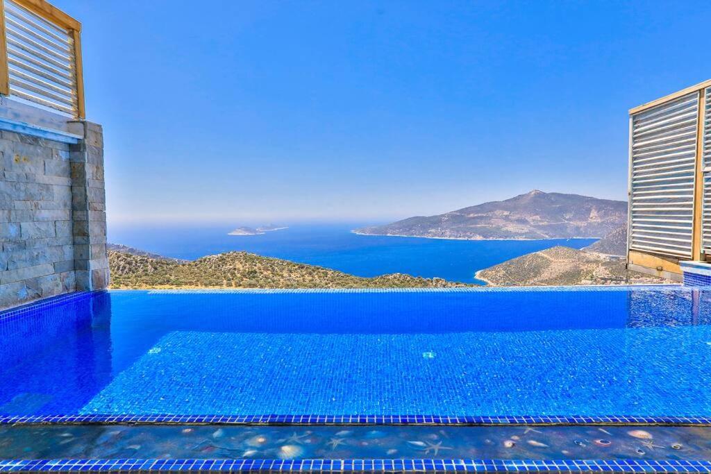 Secluded Villa with Infinity Pool
