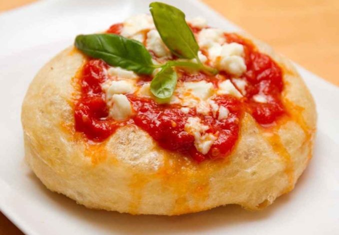 Pizzelle de tomate y mozzarella