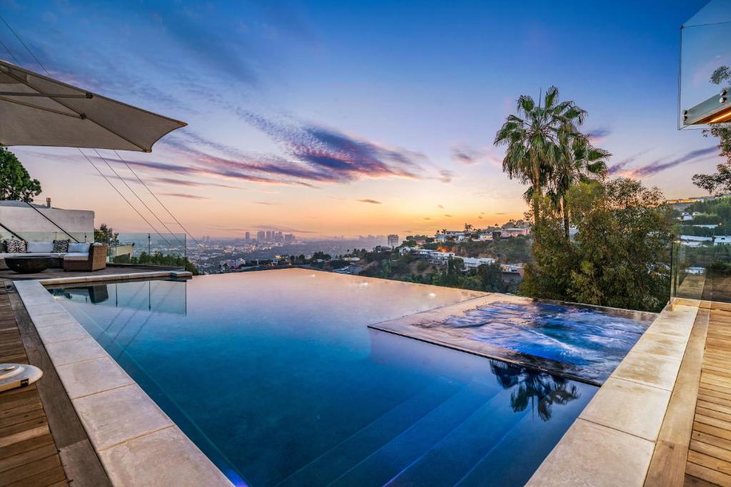 Modern Villa with Spectacular Sunset Views