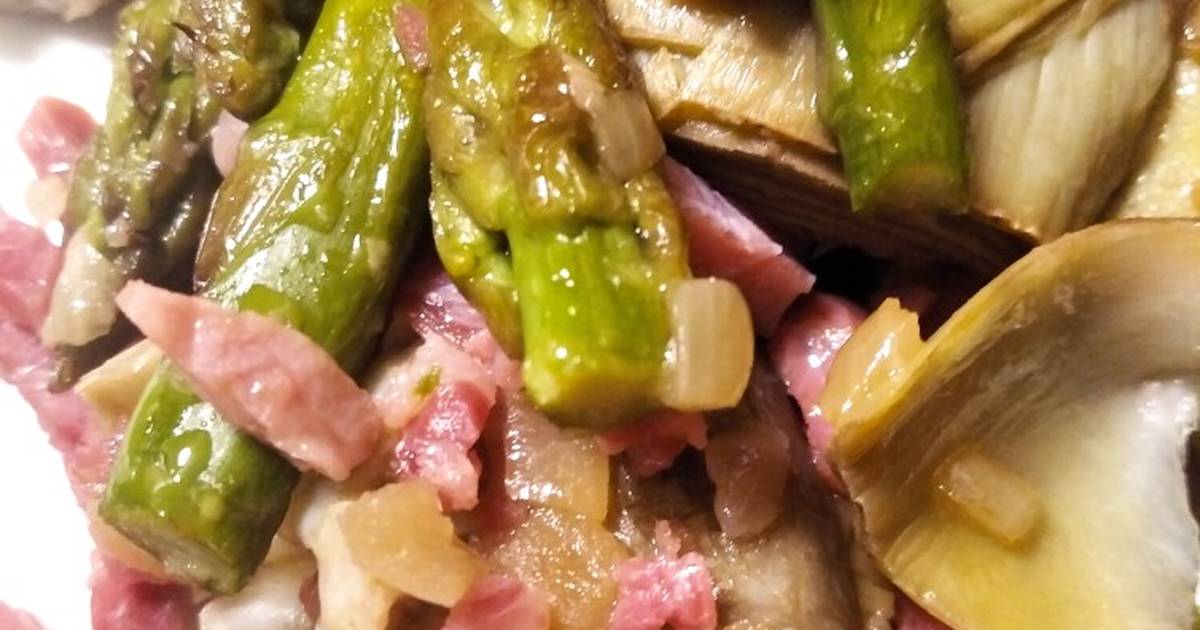 Alcachofas con jamón y espárragos