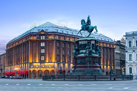 10. Hotel Astoria