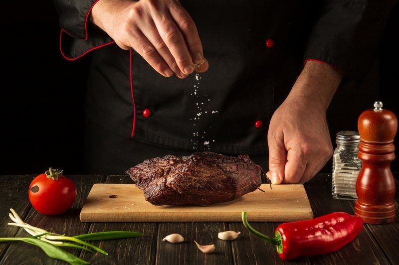 Chuletón de buey a la parrilla con salsa de vino tinto por Chef en Casa