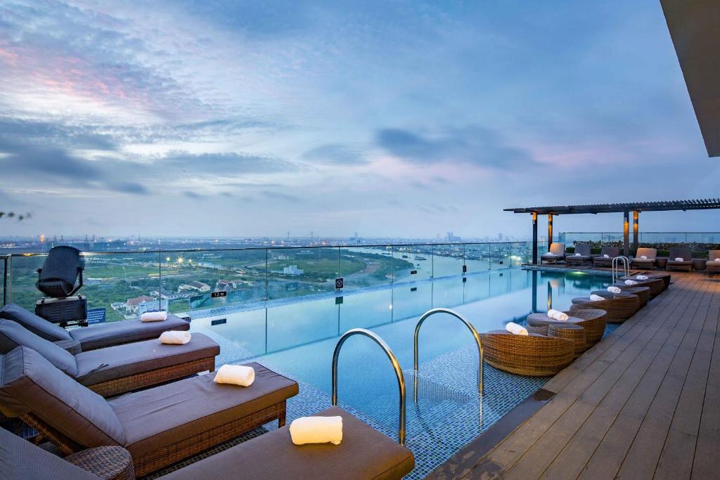 9. Liberty Central Saigon Riverside Hotel