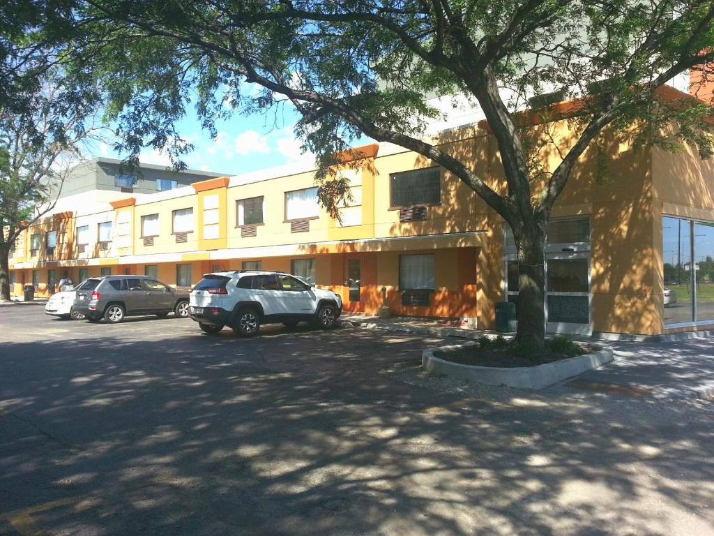 Lakeshore Hotel