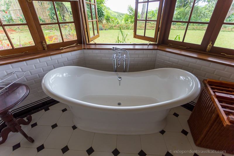 Budget-Friendly Hotel with Bathtub