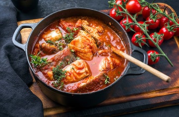 Sopa de pescado con tomate