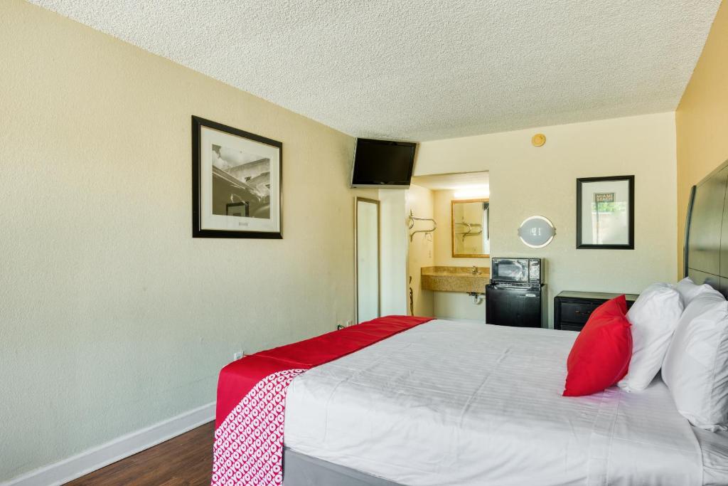 Rodeway Inn Near Florida Mall