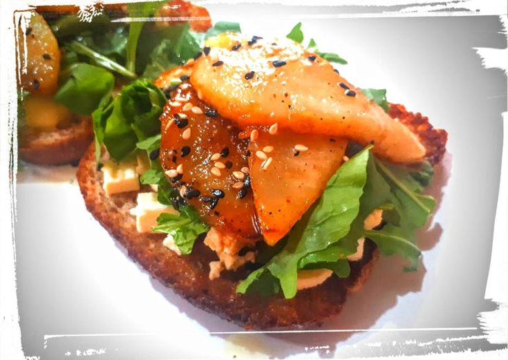 Bruschetta de champiñones y queso azul