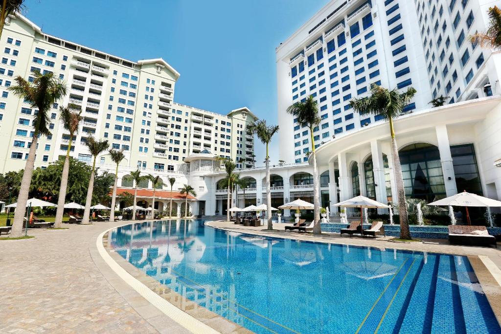 10. Hanoi Daewoo Hotel