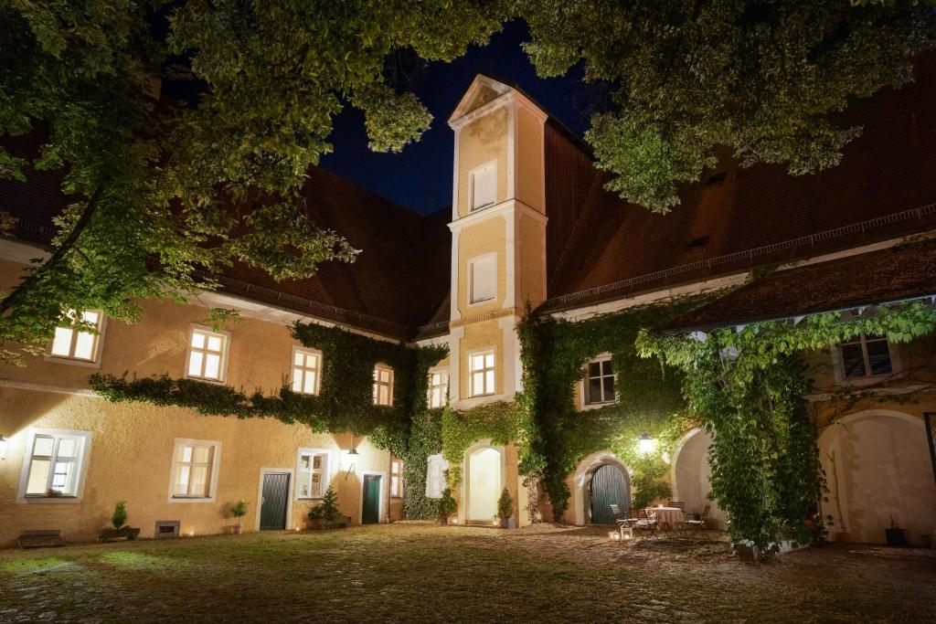 Floraluxe Hotel