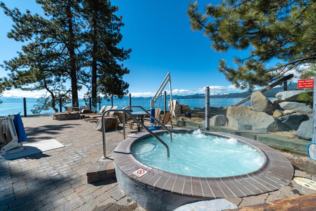 Lakeside Lodge