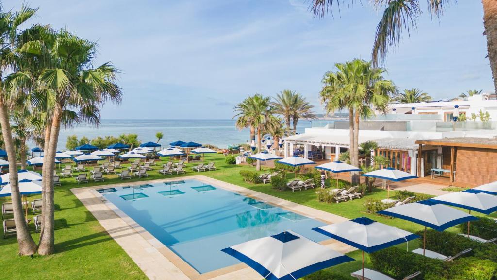 Luxury Beach Club & Hotel